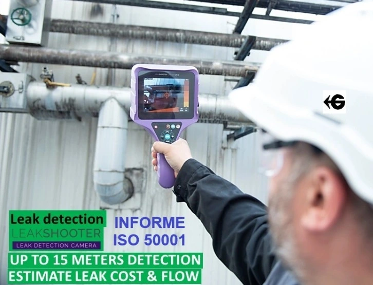Operario utilizando la LeakShooter V3pro para localizar fugas en instalaciones industriales, combinando ultrasonidos, cálculo de pérdidas energéticas según ISO 50001 y cámara térmica integrada para verificación visual. Disponible a través de Gimatec, distribuidor especializado en instrumentación termográfica profesional.